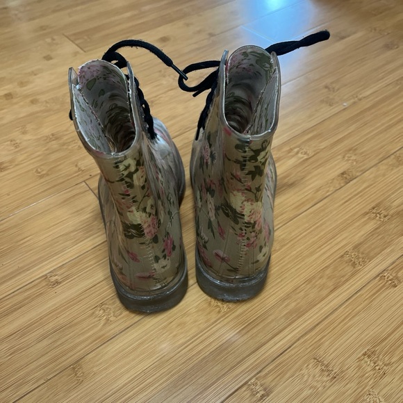 Rain boots - Picture 3 of 4